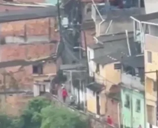 Vídeo: moradores do IAPI registram intenso tiroteio entre traficantes