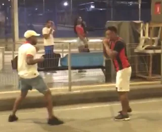 Vídeo mostra torcedores do Vitória trocando socos na Estação Pirajá