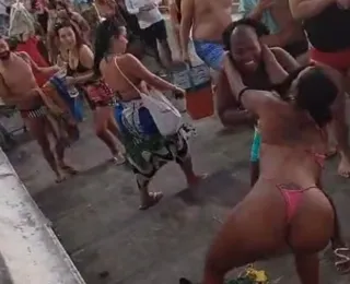 Vídeo: mulheres se agridem em escadaria do Porto da Barra