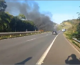 Vídeo: protesto causa grande congestionamento na BA-099