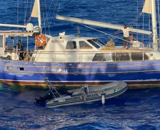 Vídeo: veleiro apreendido com 2 toneladas de haxixe chega à Base Naval