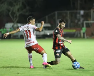 Vitória sai atrás, busca empate, mas adia acesso para a Série A