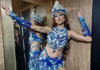 Anitta usa look em homenagem a Iemanjá em desfile na Barra