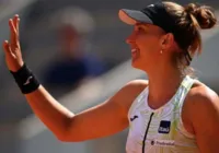 Após revés, Bia Haddad vence nas duplas e vai às quartas de Adelaide