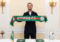 Arrependido, ex-Liverpool quer deixar o futebol Árabe