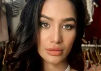 Atriz finge a própria morte na web, revela campanha e é detonada