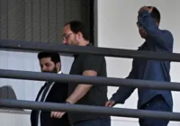 Carlos Bolsonaro presta depoimento de menos de uma hora para PF