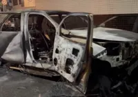 Carro de ex-Bahia é incêndiado no entorno da Vila Belmiro