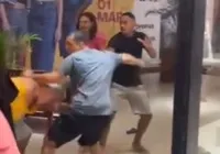 Clientes trocam soco dentro de shopping de Salvador: "filho da p***"