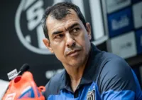 Clube japonês acusa Santos de 'meter o louco' para contratar Carille