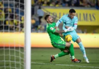 Com estreia brasileira, Barça vence Las Palmas e se aproxima do topo