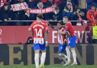 Com gol brasileiro, Girona vence Atlético e segue na cola do Real