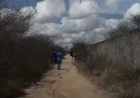 Corpo de mulher encontrado com mais de 25 tiros é identificado