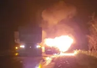 Crianças morrem em grave acidente entre carro e carreta na Bahia