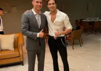 Cristiano Ronaldo presenteia Luan Santana com relógio de meio milhão