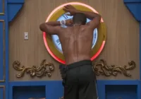 Davi fala para Isabelle que vai desistir do BBB: "Vou apertar o botão"