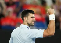 Djokovic domina Mannarino e avança às quartas do Aberto da Austrália
