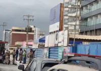 Dois trabalhadores morrem após elevador de obra despencar em Armação