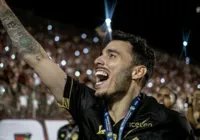 Ele fica! Vitória renova contrato com o lateral Zeca para 2024