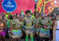 Enquanto o bloco não sai, Muquiranas colam na pipoca de Xanddy