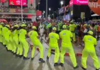 Equipe da Limpurb dança ao som de La Fúria na Barra