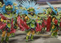 Escolas de samba campeãs desfilam hoje no sambódromo em SP