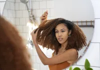 Especialista dá dicas de como cuidar da pele e cabelos no verão