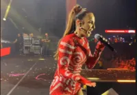 FV 24: com abraço de Brown e dançarino mirim, Ivete sacode palco; veja