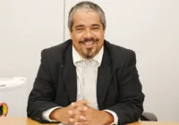 Fabrício perde na base e tenta dar  a volta por cima (da mesa)