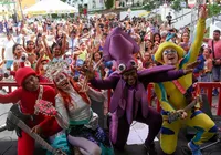 Famílias vão às ruas do Pelourinho para curtir baile infantil imagem
