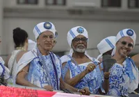 Filhos de Gandhy abrem desfile com participações de Caetano e Gil