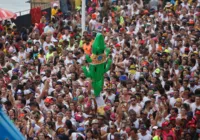 Fotos: confira as imagens do domingo de carnaval em Salvador