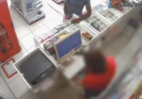 Funcionária de farmácia é assaltada no plantão de Natal; veja  a ação