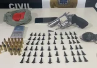 Homem é preso e adolescente apreendido com armas e granada