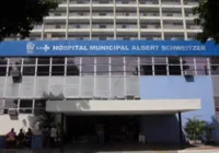 Homem tentar furtar escola no Rio e fica ferido após explosão