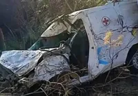 Idosa de 62 anos morre após ambulância bater de frente com carro
