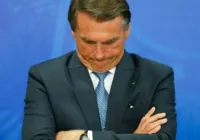 Jair Bolsonaro é alvo PF e tem 24h para entregar passaporte imagem
