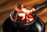 Jovem tem 80% do corpo queimado enquanto fumava narguilé