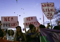 Lei obriga mulher a ver imagem de feto antes de aborto legal