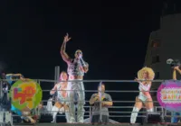 Léo Santana arrasta multidão no primeiro dia de carnaval em Salvador