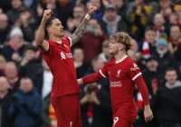 Liverpool vence Burnley e retoma liderança do Inglês