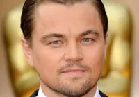 Modelo diz que Leonardo DiCaprio 'se veste mal e fede em baladas'