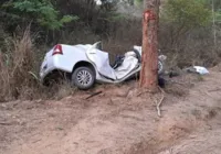 Motorista morre após carro bater em árvore no Baixo Sul da Bahia