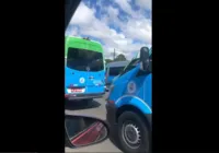 Motoristas realizam protesto na Paralela após apreensões de veículos