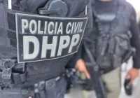 Mulher é presa acusada de matar adolescente por ciúmes de namorado