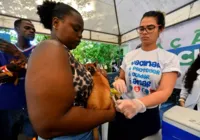 Mutirão para aplicação da vacina V10 em cães é realizado em Salvador