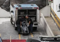 Norte-americano que esfaqueou namorada e taxista morre em Salvador