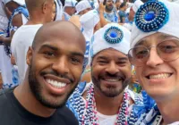 Novo atacante do Bahia aproveita domingo de carnaval no Pelô