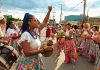 Orquestra formada por mulheres que tocam xequerê se apresenta no dia 2