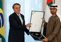 PF investiga relação de venda de refinaria com joias dadas a Bolsonaro